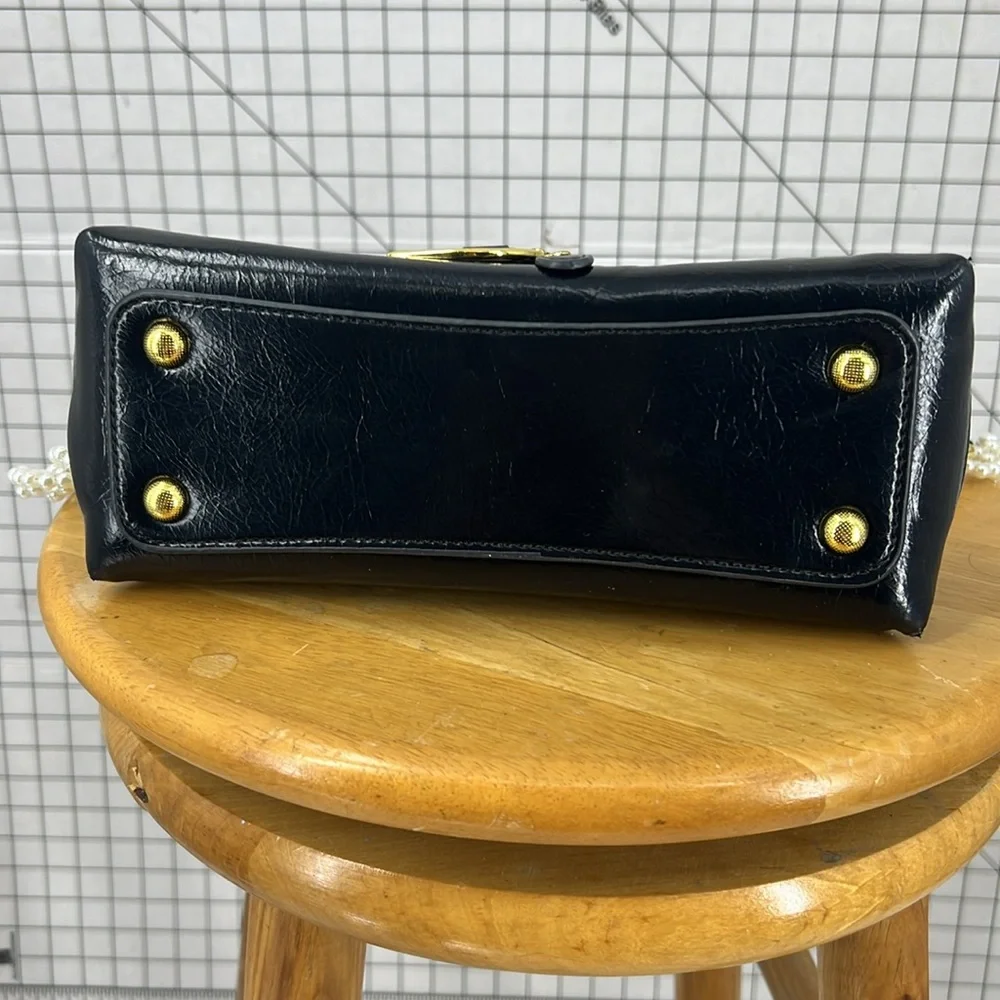 Unbranded small shoulder purse with faux leather pearl, gold chain detail